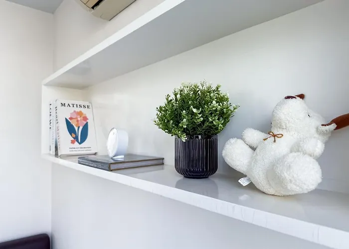 Apartment Ruamrudee Modern - Ultra Fast Wifi - Bts Ploenchit Bangkok