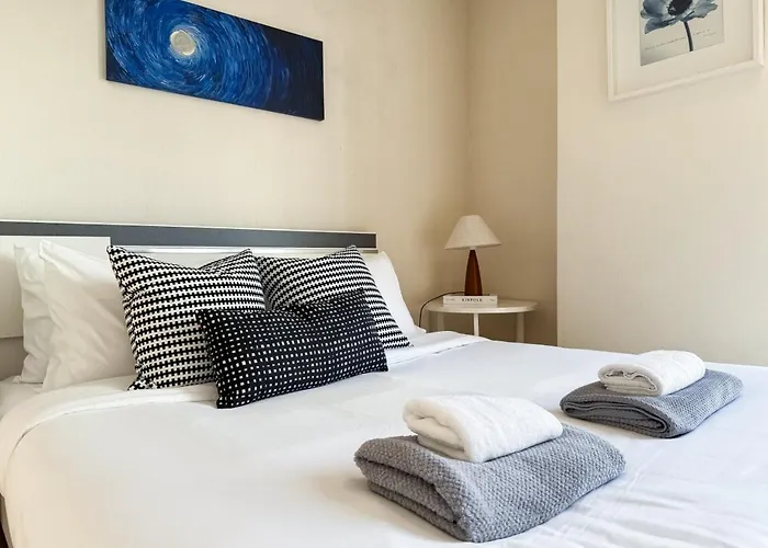 Ruamrudee Modern - Ultra Fast Wifi - Bts Ploenchit Апартаменты *