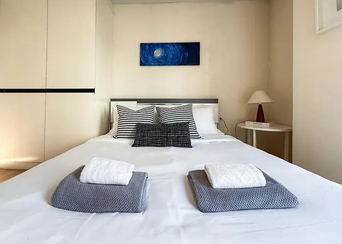 Ruamrudee Modern - Ultra Fast Wifi - Bts Ploenchit Bangkok