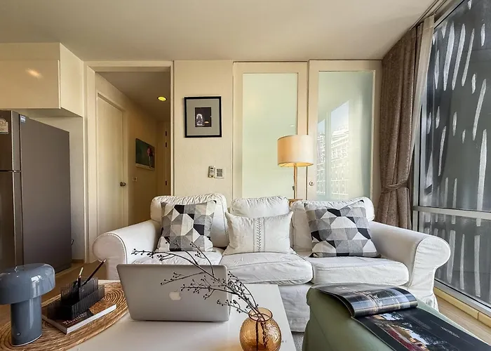 Ruamrudee Modern - Ultra Fast Wifi - Bts Ploenchit Апартаменты Бангкок
